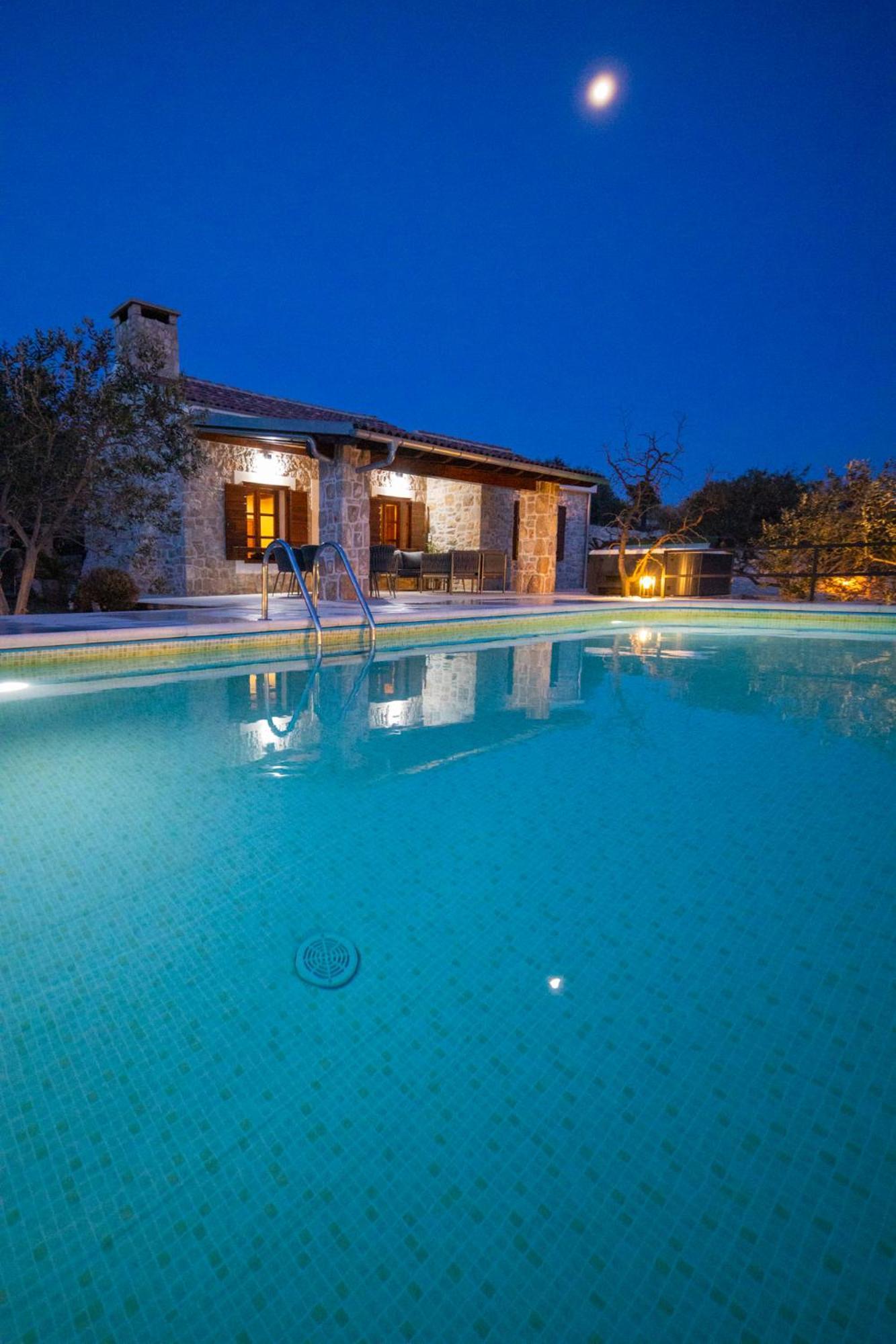 Holiday Home Svemir Drage Εξωτερικό φωτογραφία