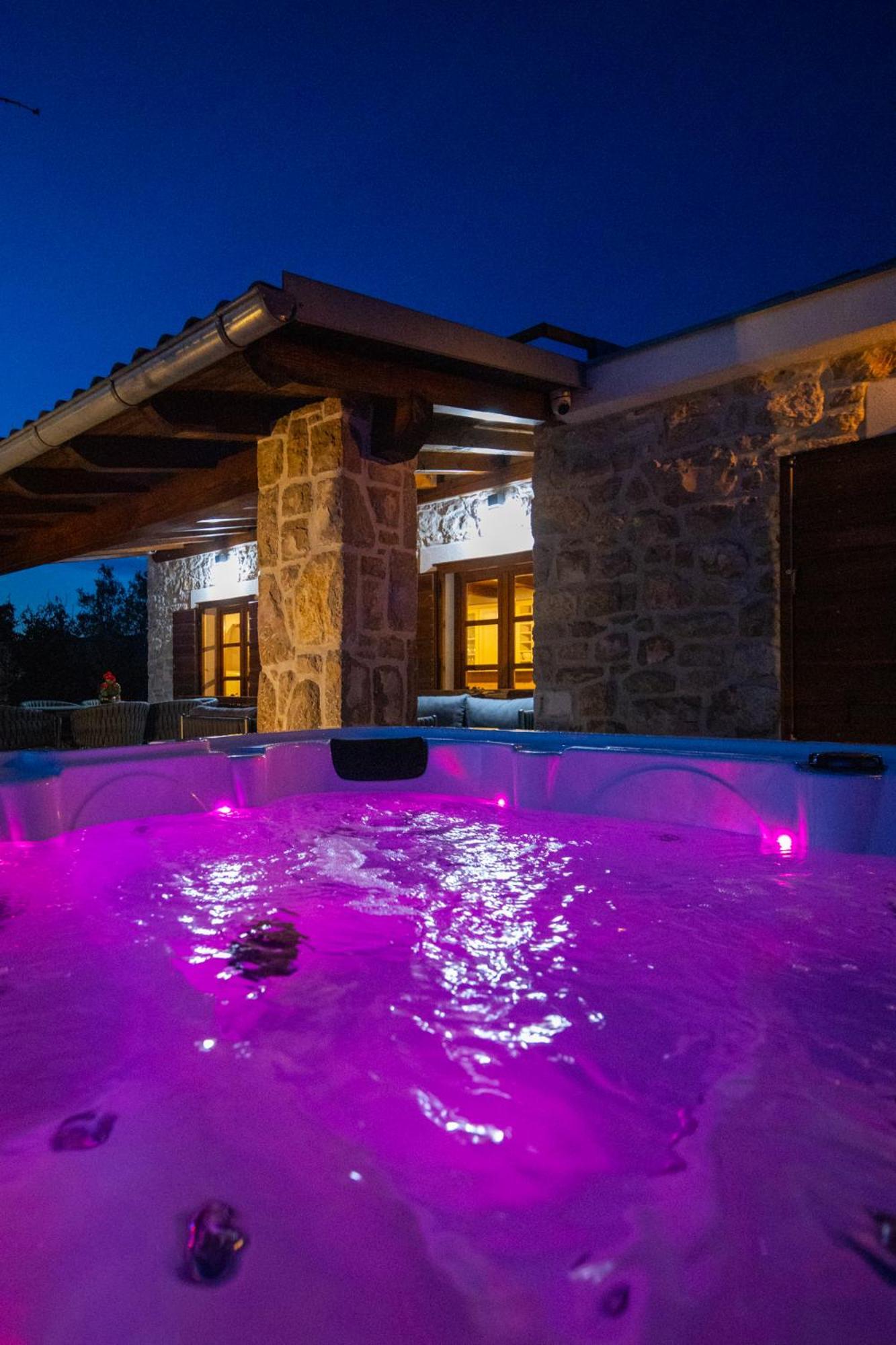 Holiday Home Svemir Drage Εξωτερικό φωτογραφία