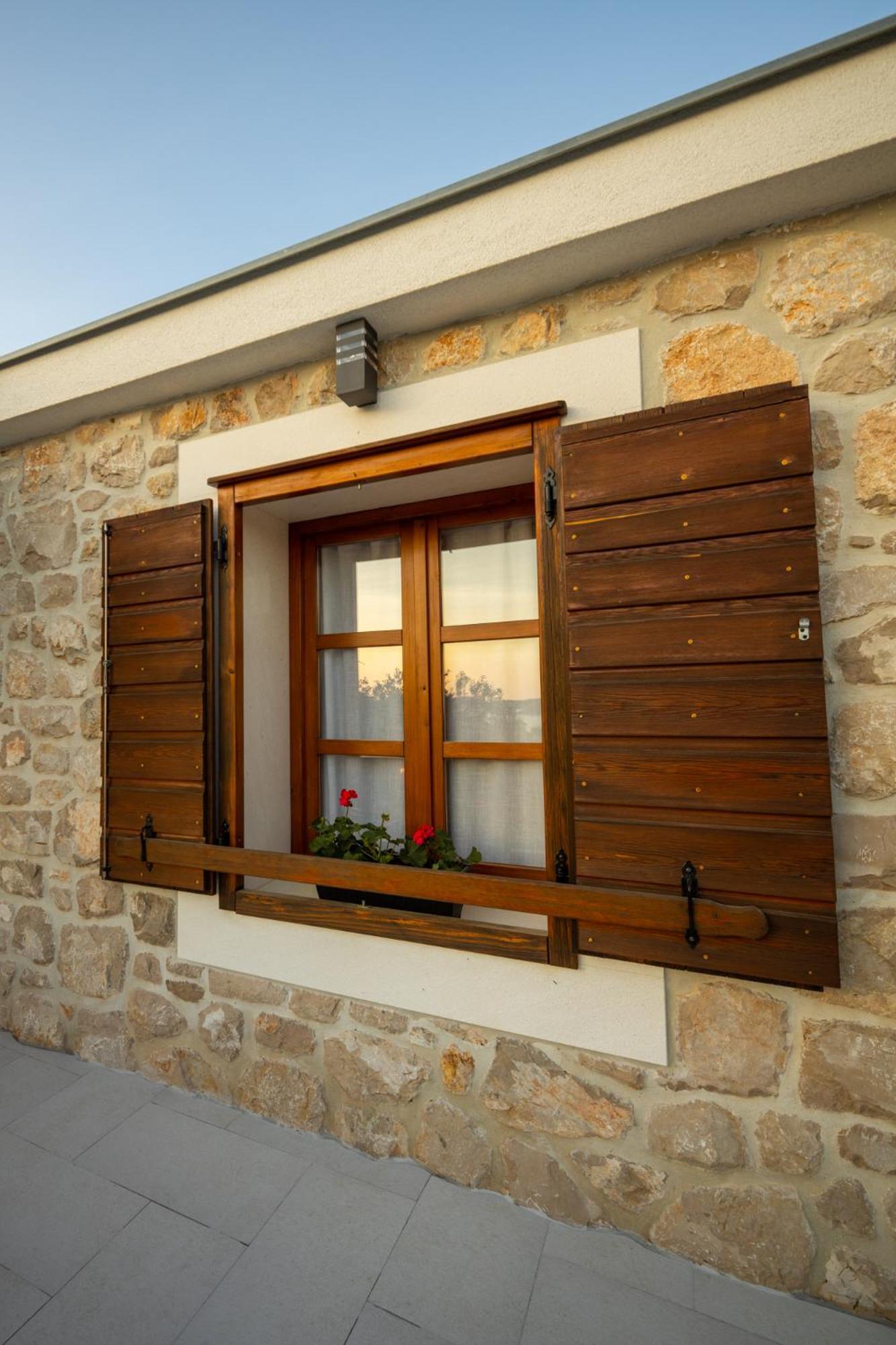 Holiday Home Svemir Drage Εξωτερικό φωτογραφία