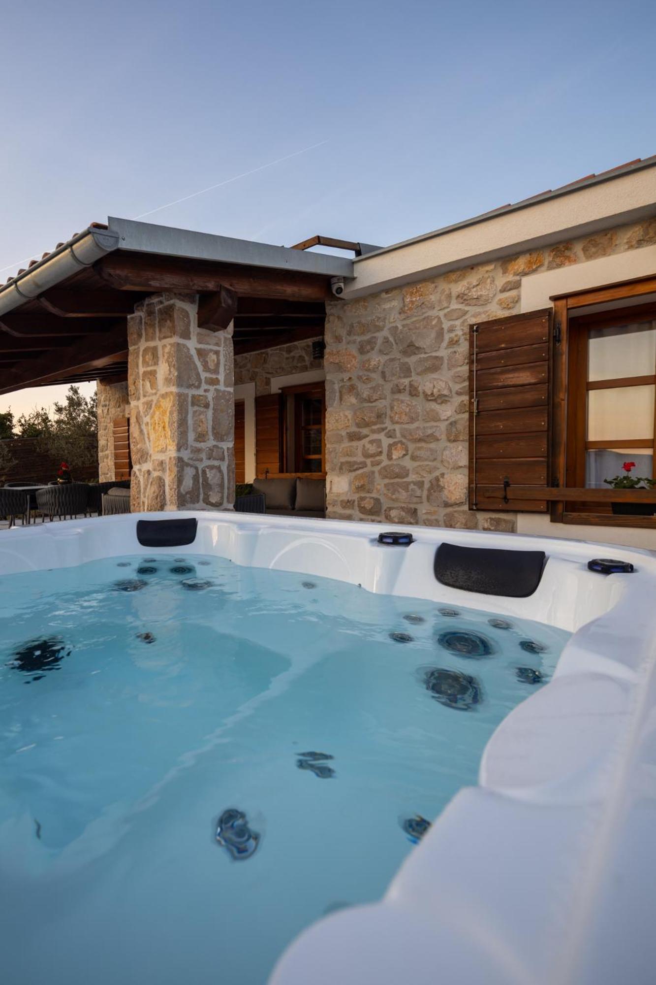 Holiday Home Svemir Drage Εξωτερικό φωτογραφία