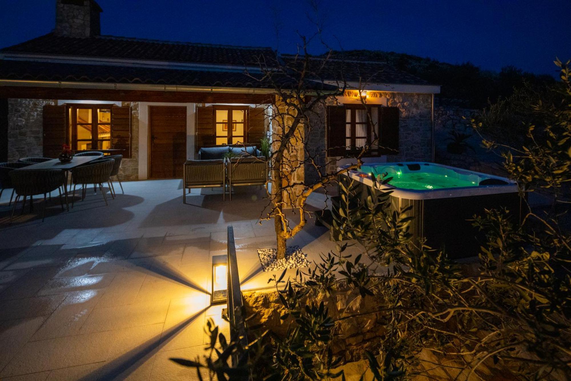 Holiday Home Svemir Drage Εξωτερικό φωτογραφία